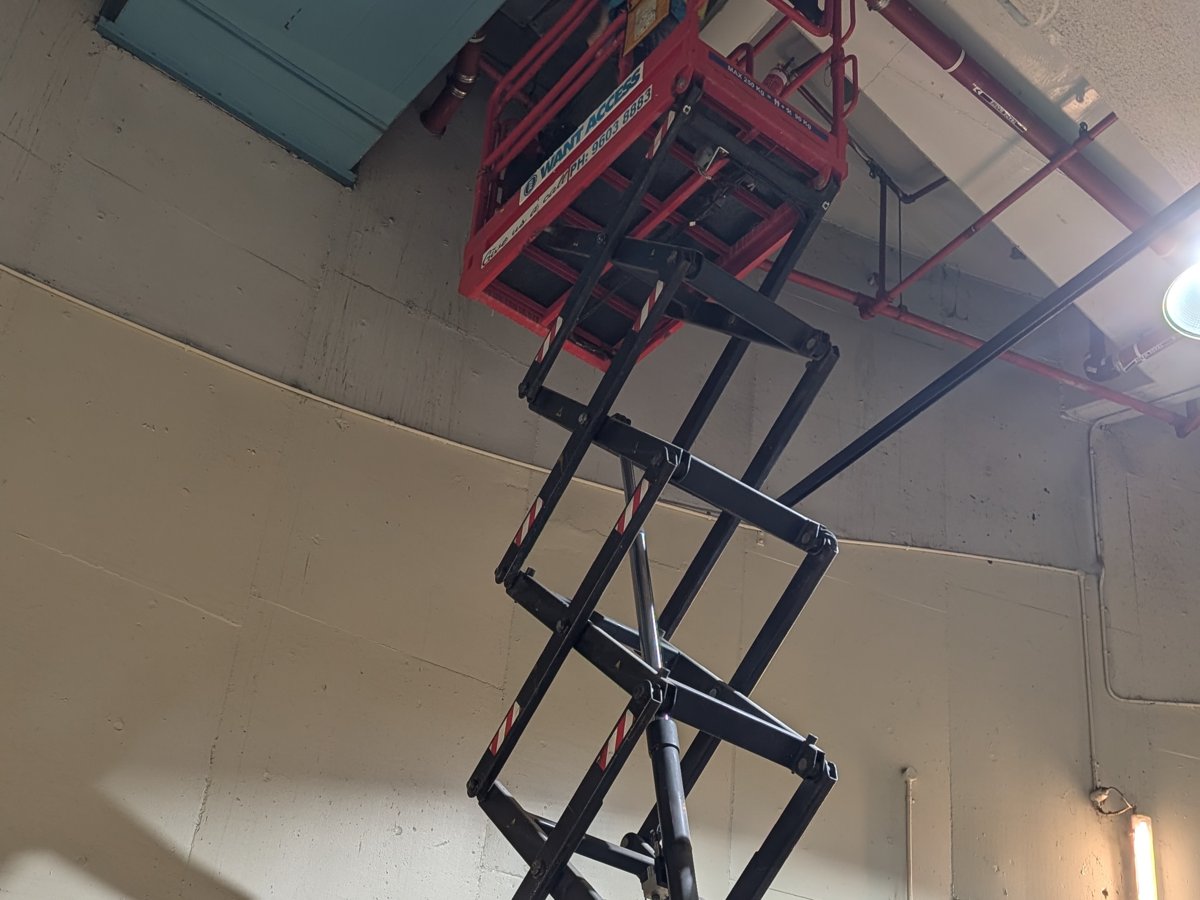 Scissor lift high-level access, The Malaya